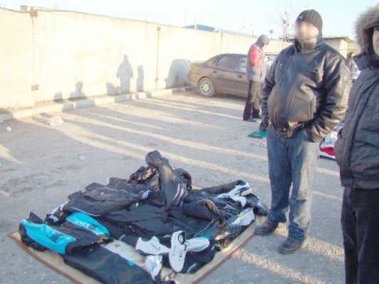 Îmbrăcăminte contrafăcută, confiscată din pieţe